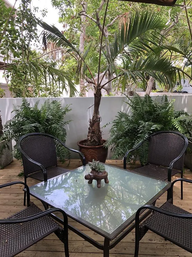 L'Habitation Guesthouse- Adult Exclusive Key West Bed & Breakfast