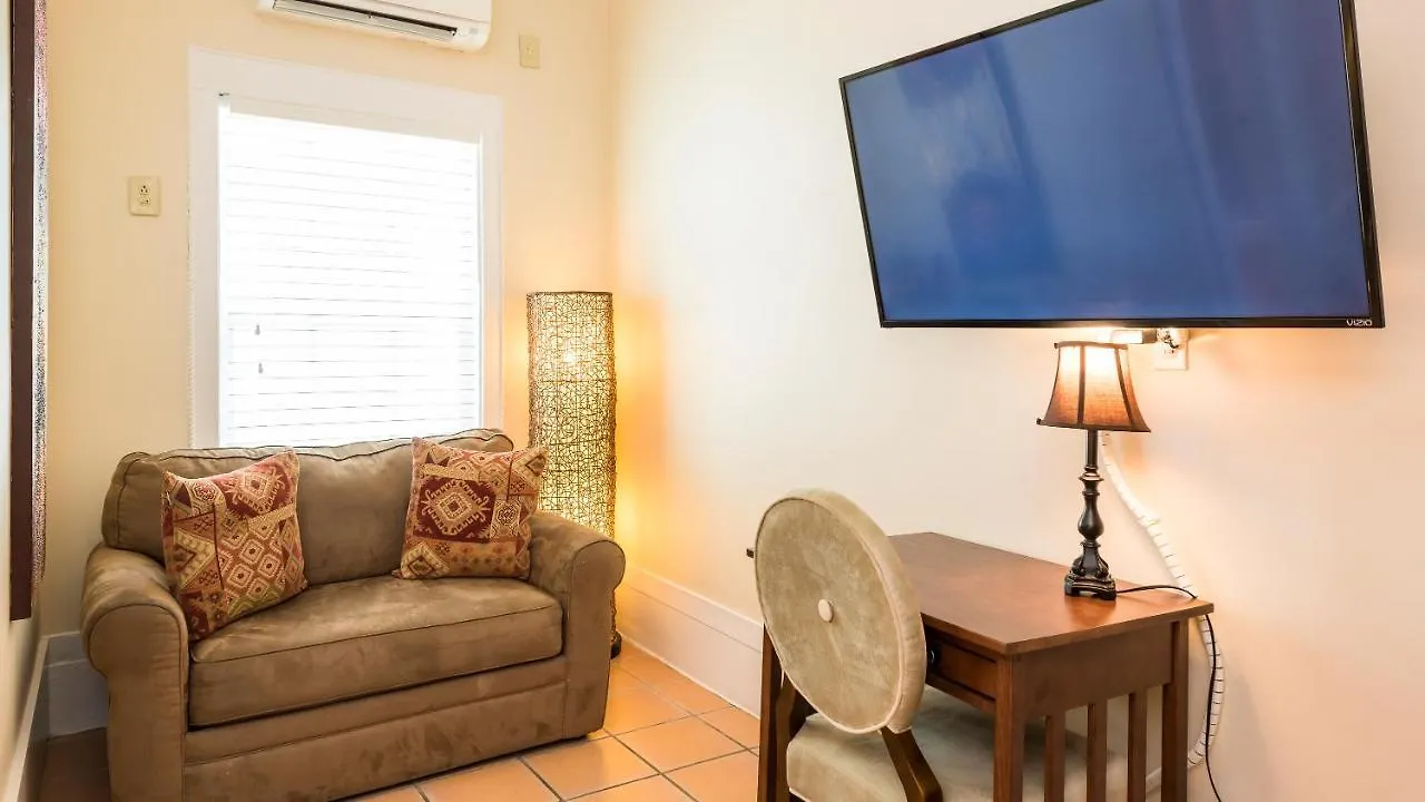 Bed & Breakfast L'Habitation Guesthouse- Adult Exclusive Key West